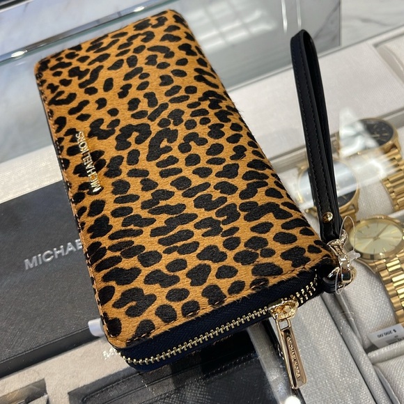 MICHAEL KORS
Leather Lg Continental Wristlet Phone Wallet Exotic Print Hair Calf - Picture 14 of 16